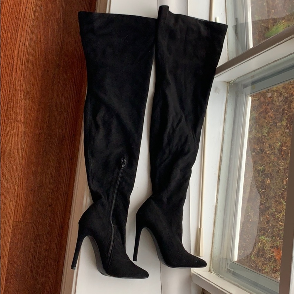 Long thigh boots